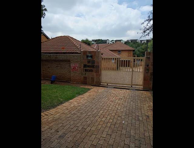 3 BEDROOM TOWNHOUSE FOR SALE IN GLENVISTA